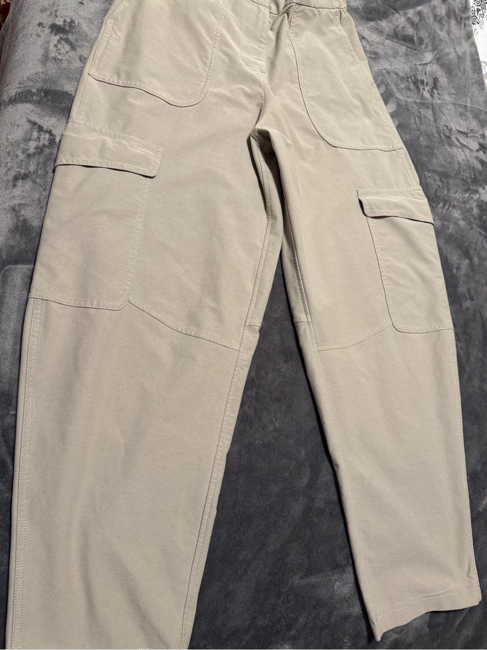 lululemon Utilitech cargo pants. - Picture 2 of 10
